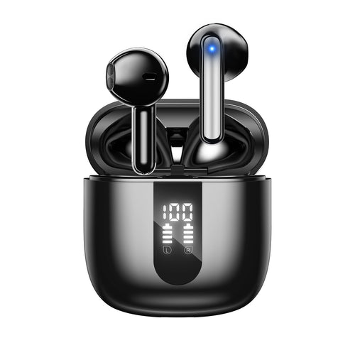 Écouteurs Bluetooth sans fil noirs dans leur boîtier de recharge, embouts intra-auriculaires.