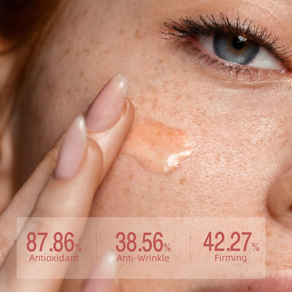 Application de sérum sur le contour des yeux, trace blanche sur peau visible