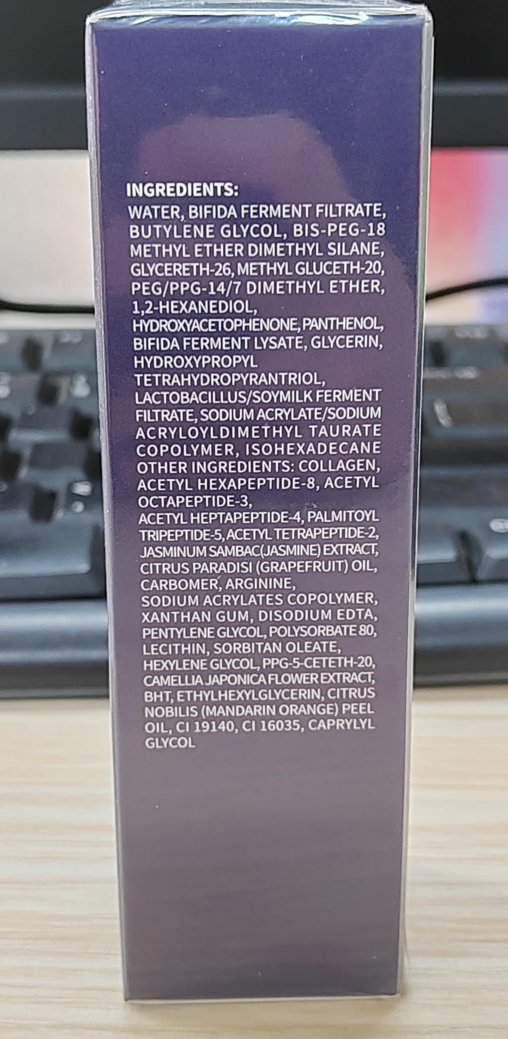Face arrière de la boîte de sérum RAZUYEN, liste d’ingrédients.