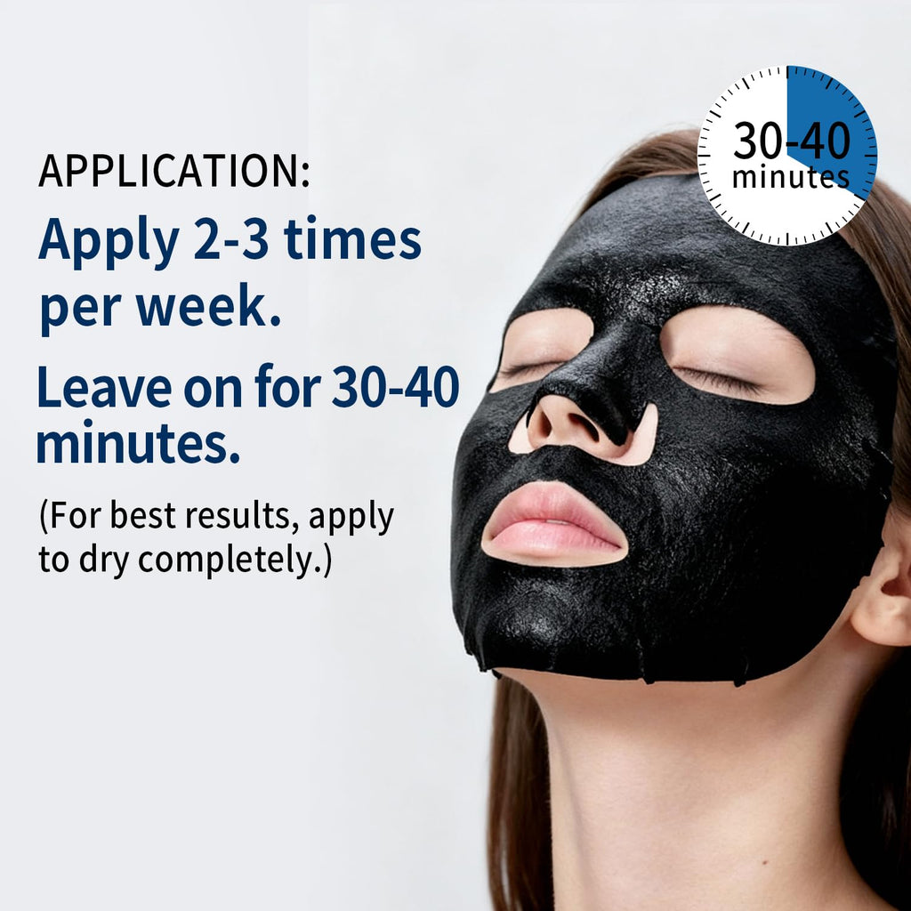 Masque en tissu noir sur le visage, yeux fermés, couvrant nez et menton.