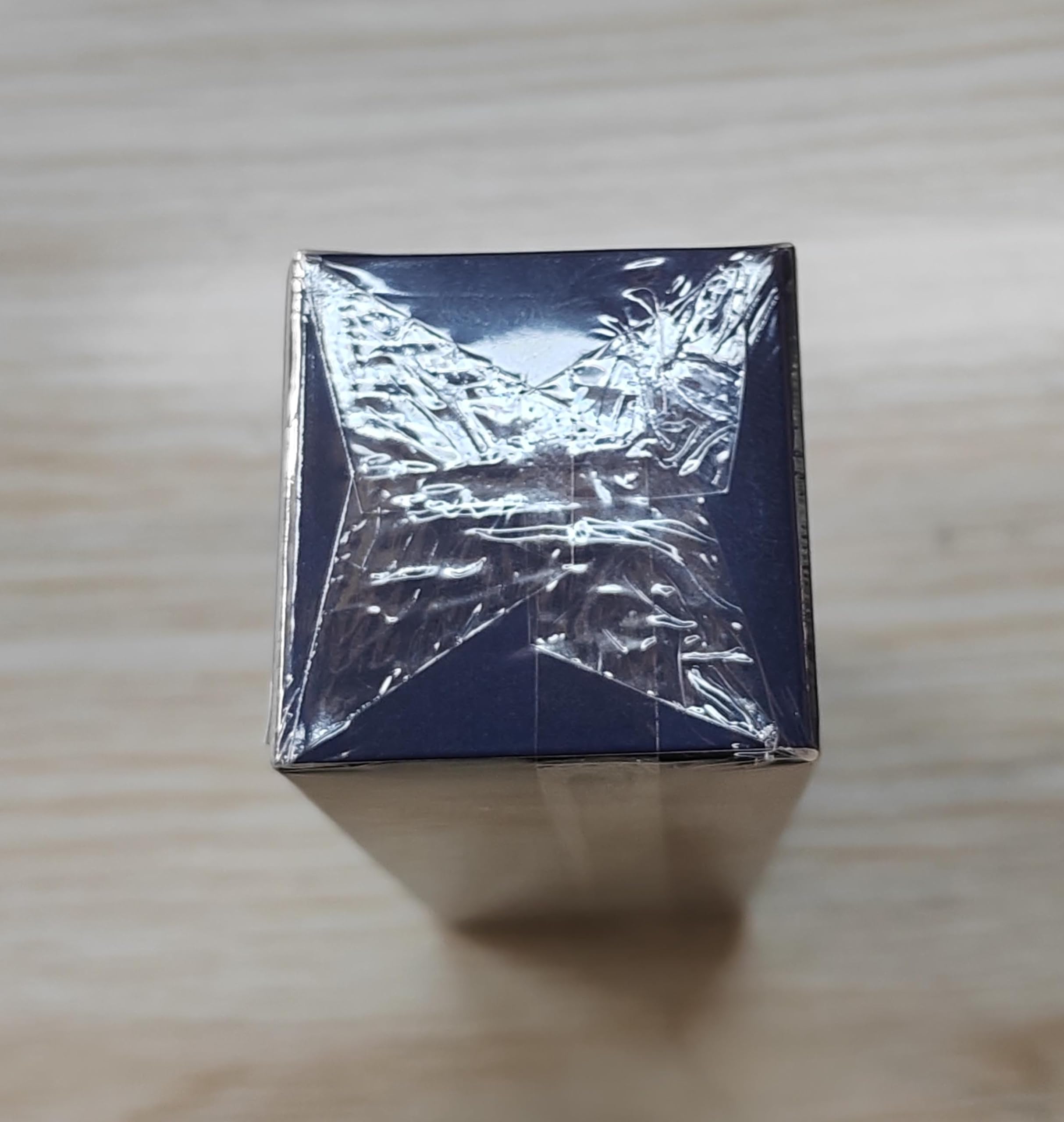 Boîte scellée avec film plastique, RAZUYEN Youth Code.