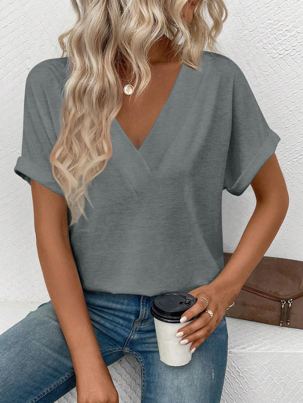 isermeo Womens T Shirts Short Sleeve V Neck Tees Fashion Tops 2026 Trendy Soft Casual Blouse Summer Outfits S-XXL