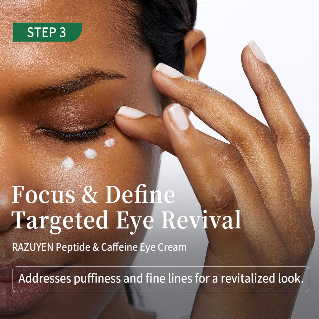 Crème contour des yeux appliquée près de l’œil, doigts avec produit